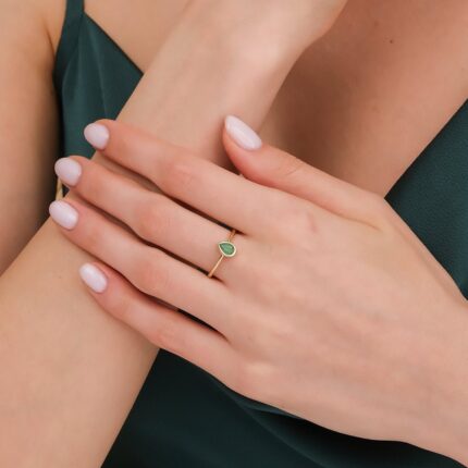 14K Solid Gold Single Pear-Cut Emerald Ring