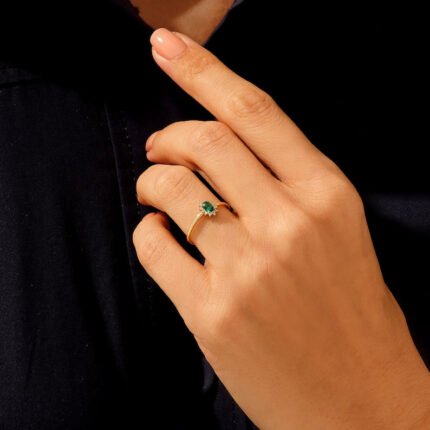 14K Solid Gold Minimalist Emerald Oval Ring