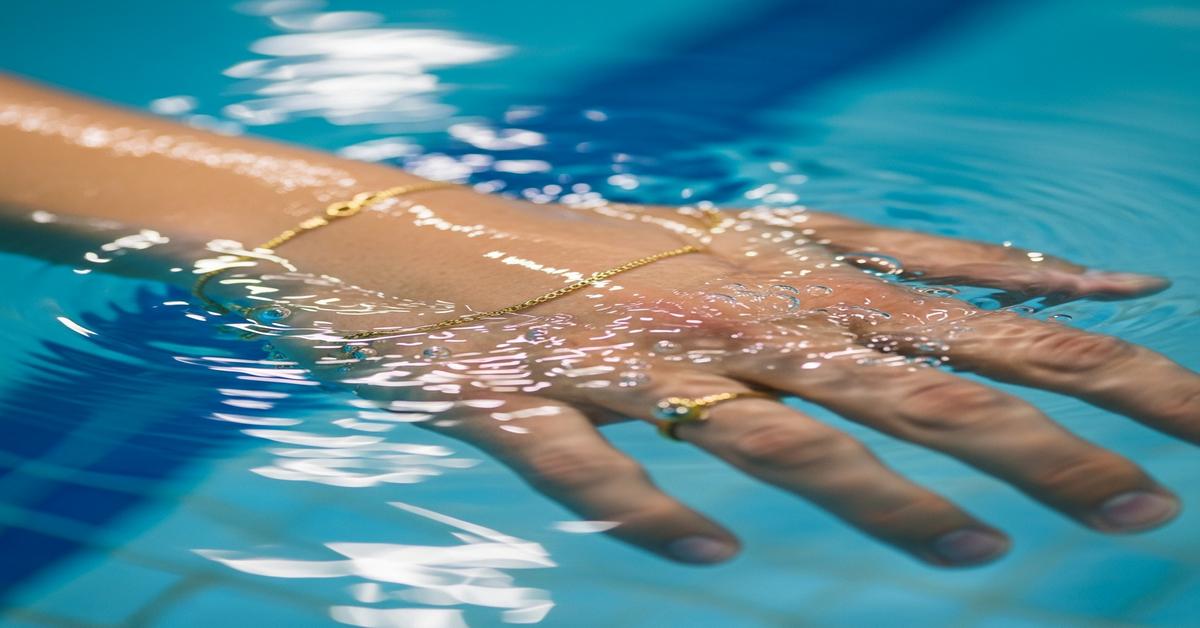 Swimmer’s Guide: Chlorine vs Permanent Jewelry—Who Wins?
