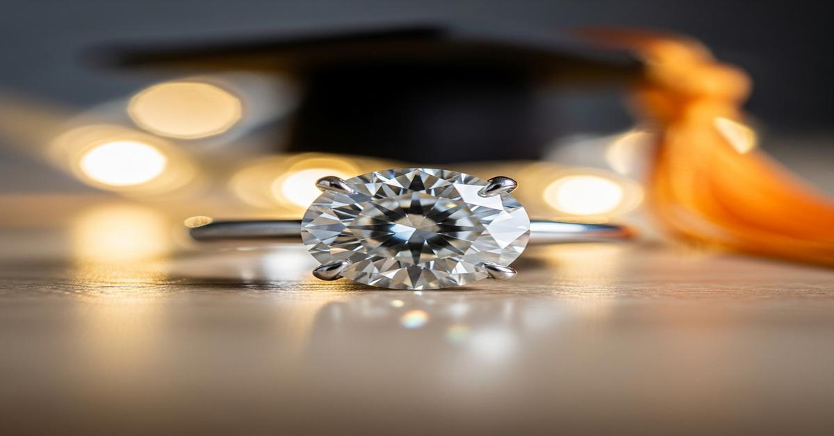 Graduation Gifts: Tiny Diamonds That Photograph Huge