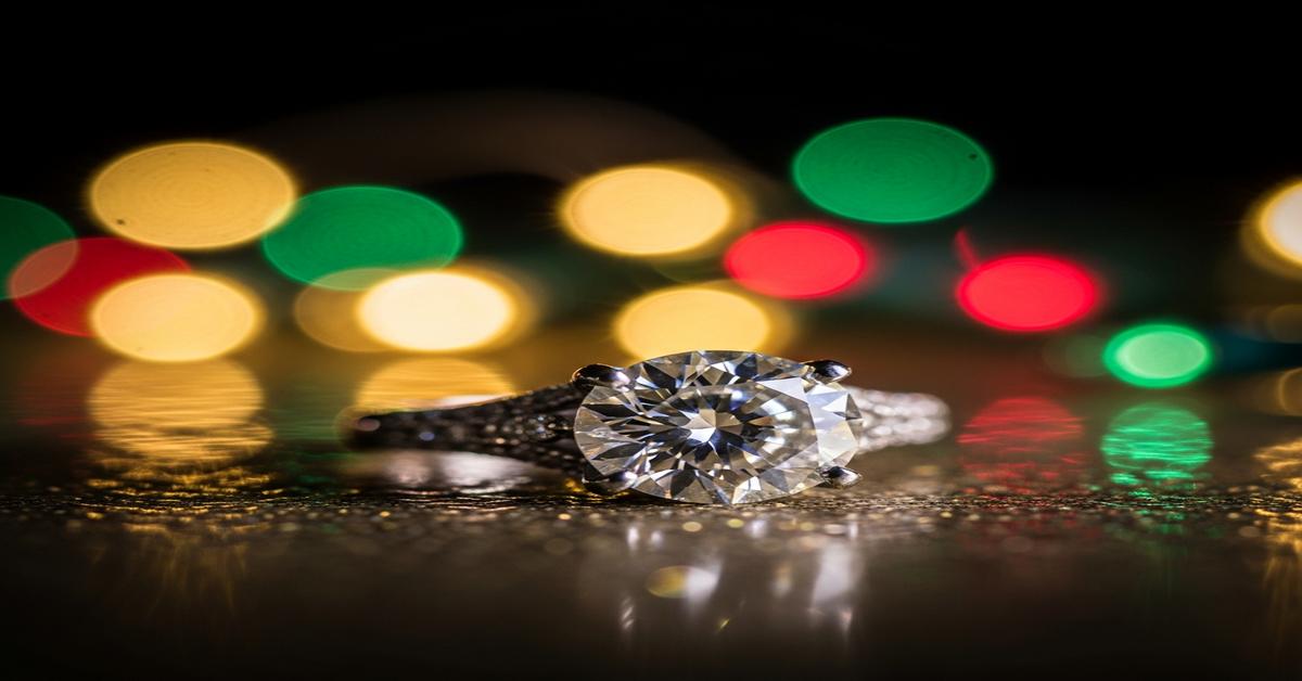 Thanksgiving to New Year: How Holiday Lighting Changes Diamond Photos
